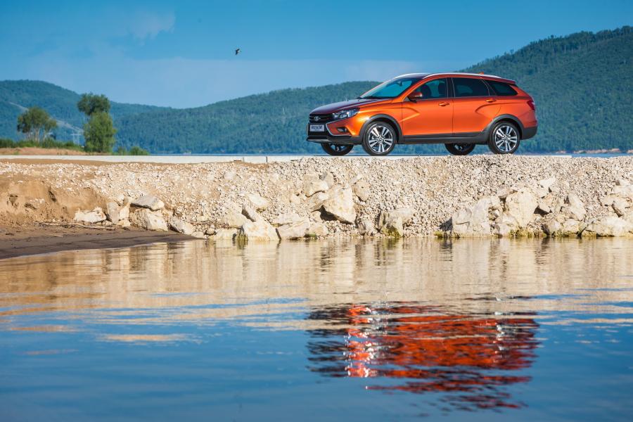  Lada Vesta SW Cross 2017 года  (фото 16 из 48)